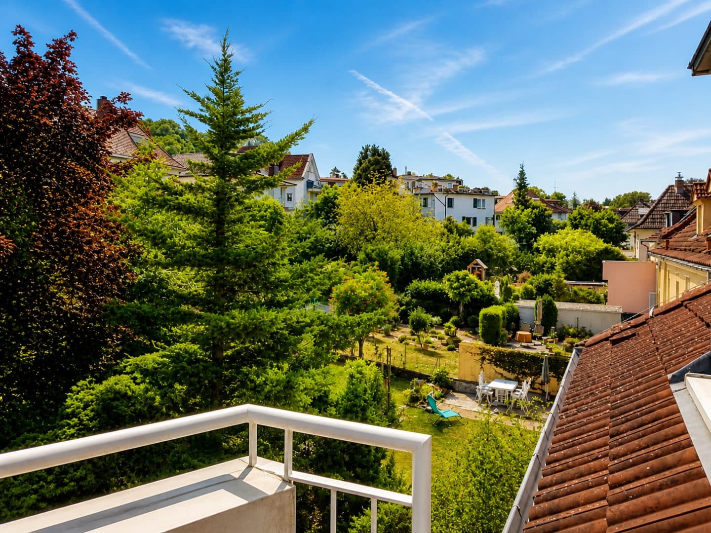 Charmante Dachgeschosswohnung mit Blick in die Rheinebene — Ansicht 1 von 12