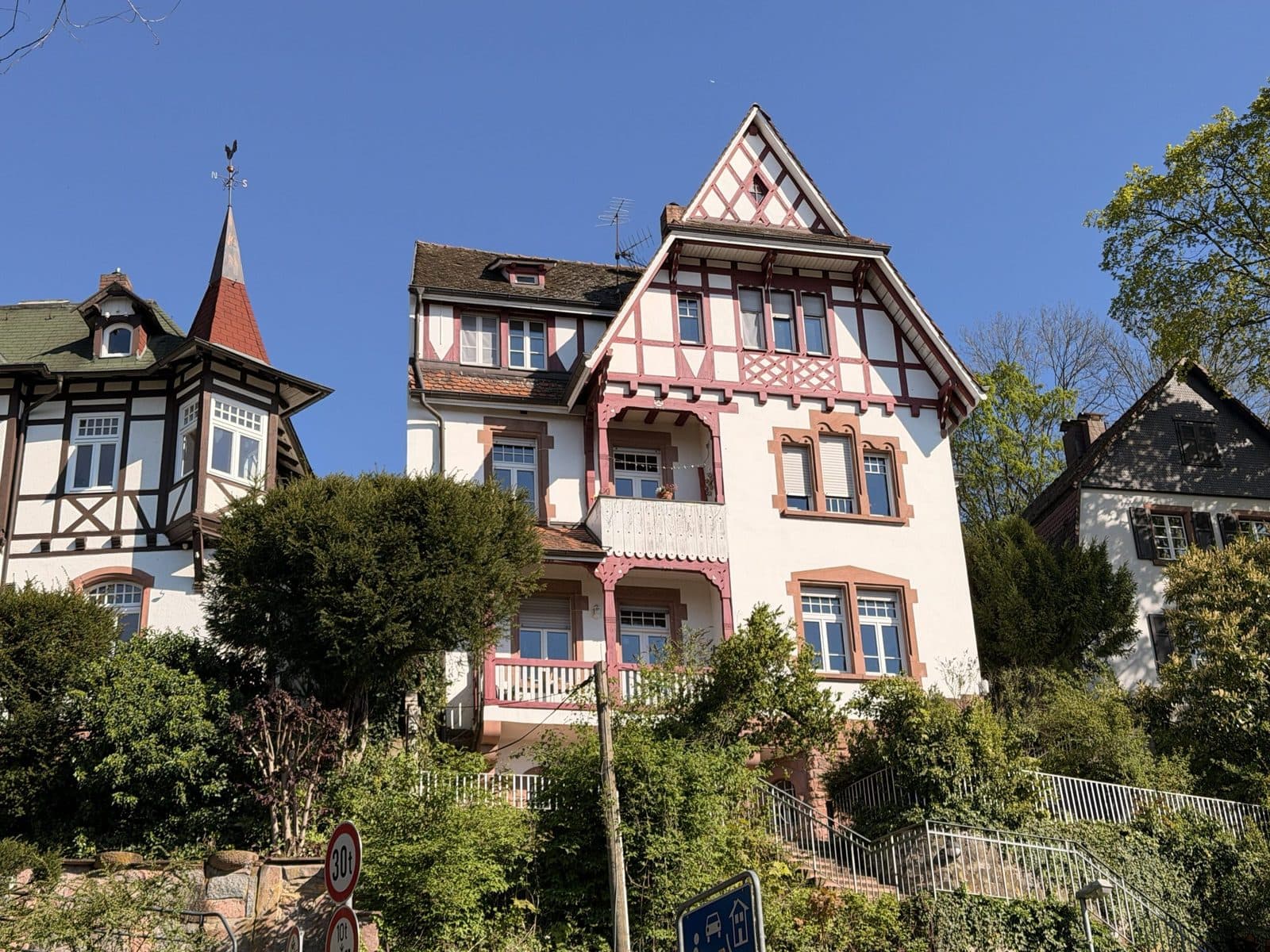 Denkmalgeschütztes Mehrfamilienhaus mit Altstadtblick — Ansicht 1 von 9