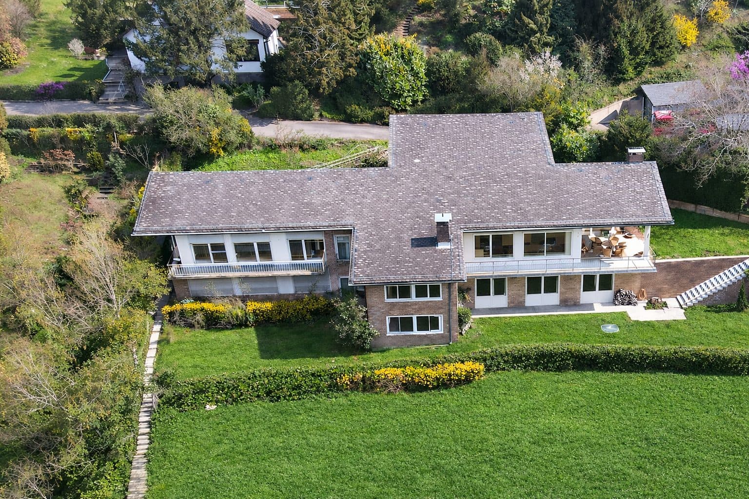 Juwel an der Bergstraße — Exklusive Villa in Panorama-Lage — Ansicht 1 von 16